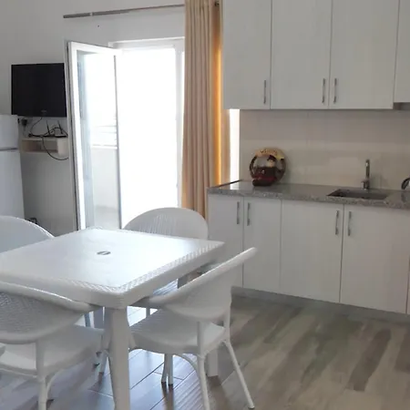 Apartment Gjoleka *