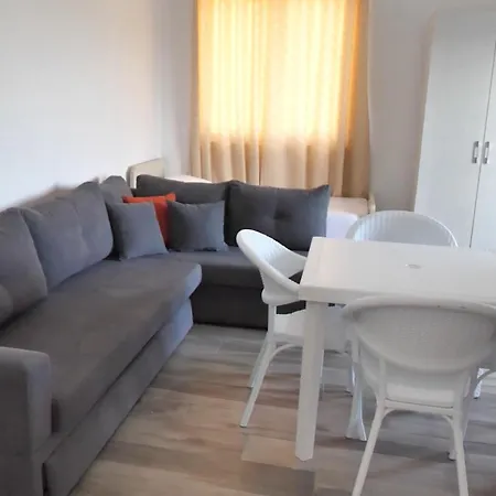 アパート Gjoleka